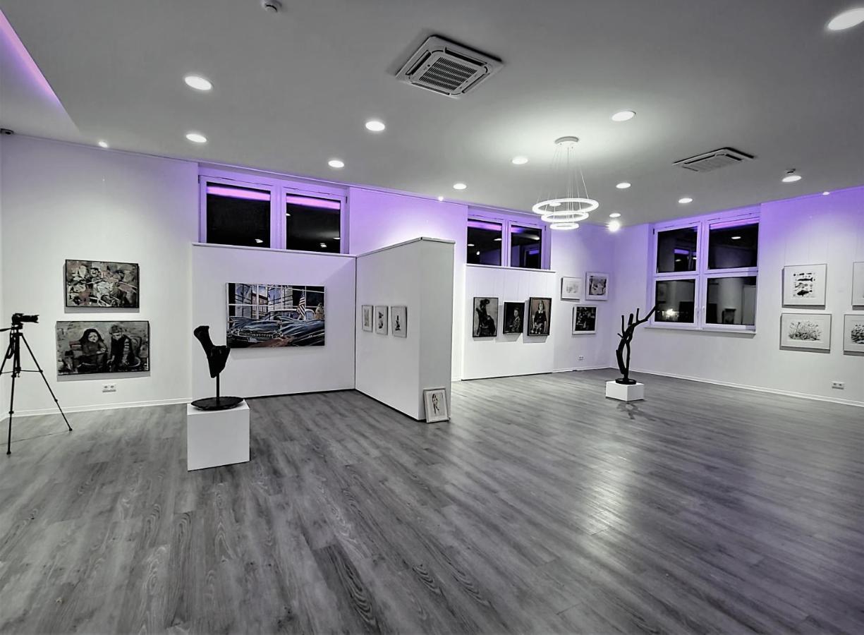 Art & Galerie Hotel Lenz Plauer See Fuenfseen Exterior photo